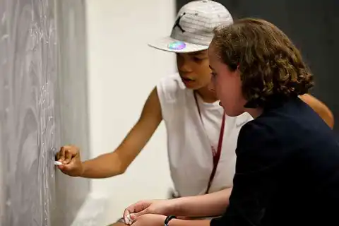 bachelor electronic media innovation apply for international students