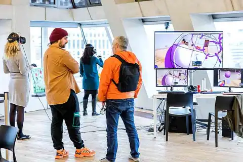 bachelor creative robotics review