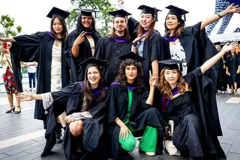 bachelor fashion communication journalism review