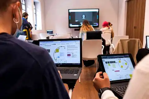 bachelor advertising degree