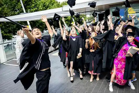 бакалавриат дизайн одежды коммуникация зачисление для иностранных студентов