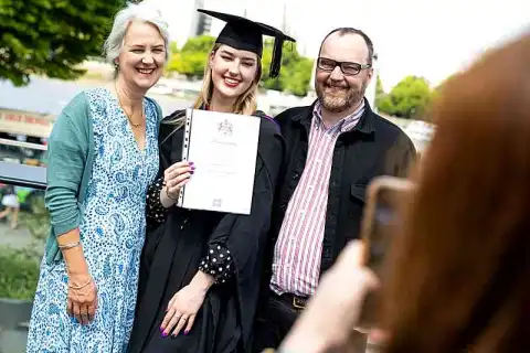 bachelor immersive media mixed reality review