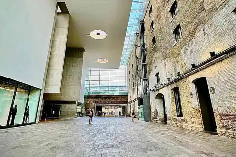 master contemporary photography theory review