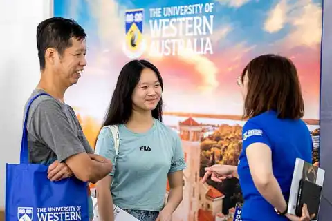 bachelor commerce marketing degree